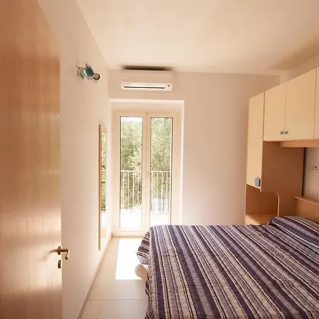 Piana Dei Greci Holiday home *